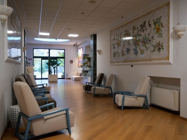 Imagen de los interiores del Saint Joseph Resort. Foto 18