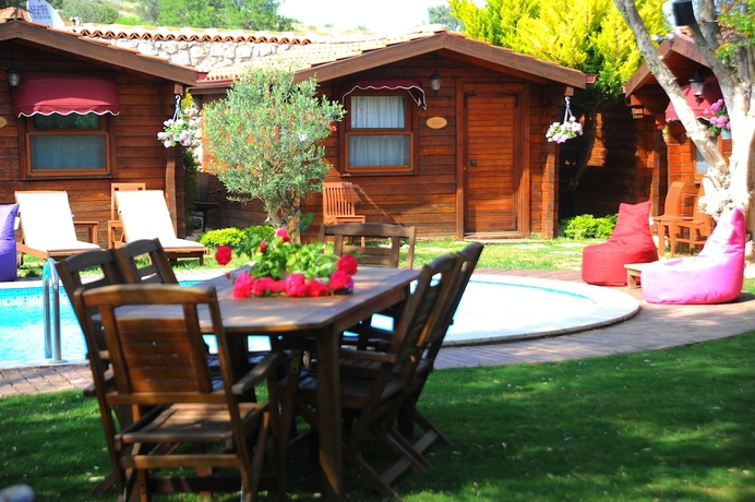 Imagen de la piscina del Sakizlarpark Bungalows. Foto 19