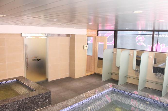 Imagen de la piscina del Sakura Hotel 3. Foto 12