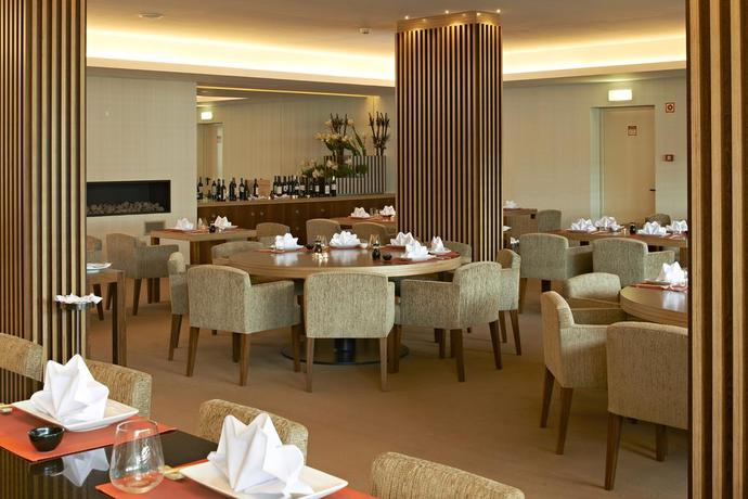 Imagen del bar/restaurante del Salgados Beach Villas. Foto 2