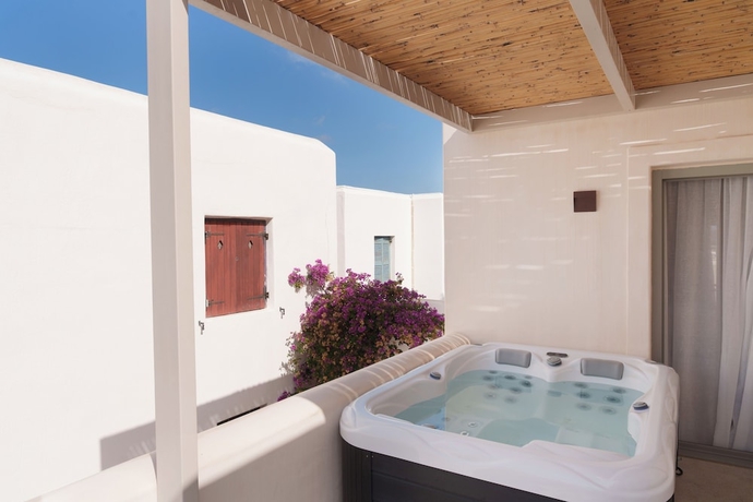 Imagen de la habitación del Salt Suites Paros. Foto 6
