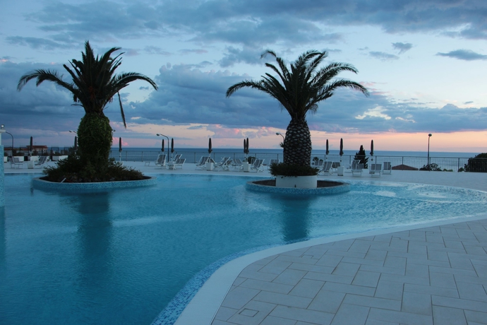 Imagen de la piscina del San Domenico Family Hotel. Foto 16