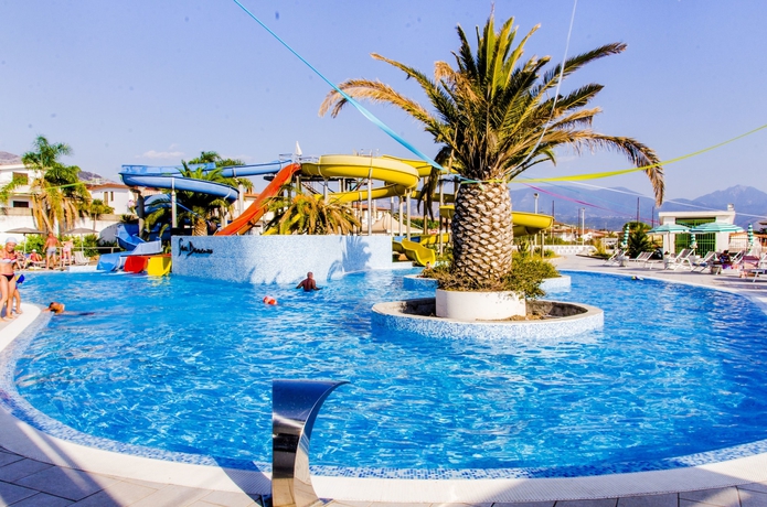 Imagen de la piscina del San Domenico Family Hotel. Foto 17