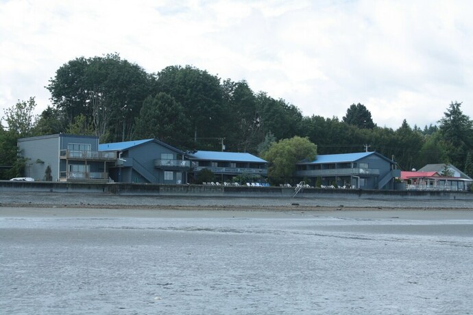Imagen de los exteriores del Sand Pebbles Inn, Qualicum Beach. Foto 19