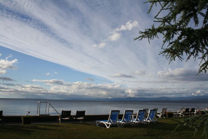 Imagen de los exteriores del Sand Pebbles Inn, Qualicum Beach. Foto 20