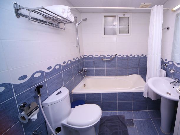 Imagen de la habitación del Sandy Beach Hotel and Resort. Foto 2