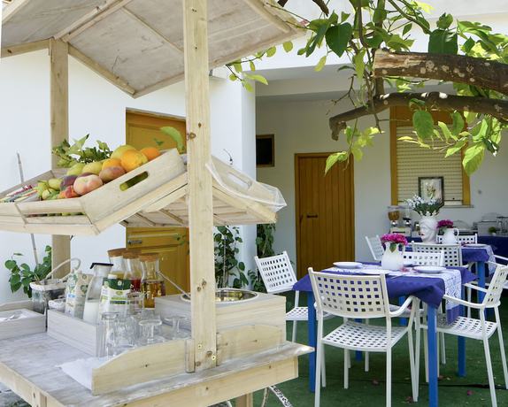Imagen del bar/restaurante del Santuzza Hotel Taormina. Foto 3