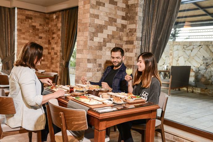 Imagen del bar/restaurante del Sarajevo Suit Hotel. Foto 2