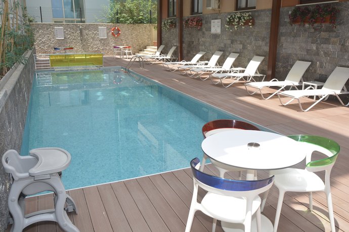 Imagen de la piscina del Saray Apart Hotel. Foto 14