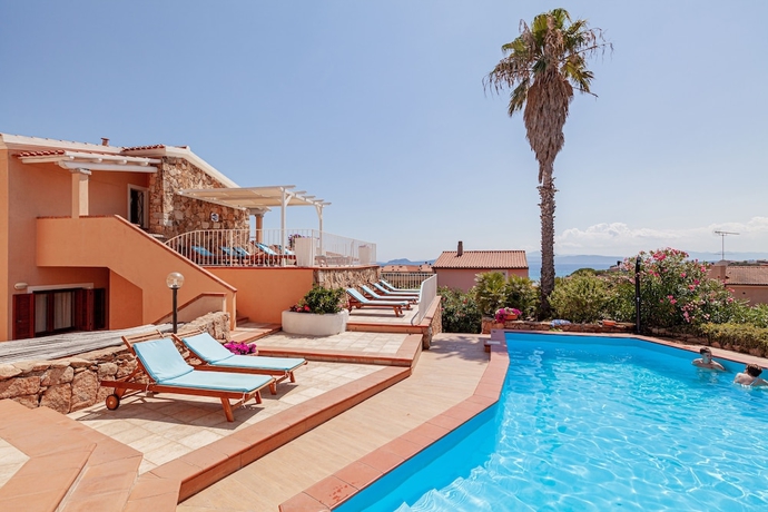 Imagen de la piscina del Sardinia Blu Residence. Foto 16