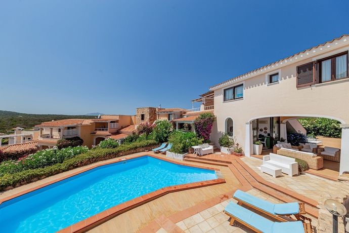 Imagen de la piscina del Sardinia Blu Residence. Foto 17