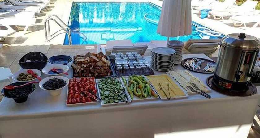Imagen del bar/restaurante del Sardunya Hotel, FETHIYE. Foto 2