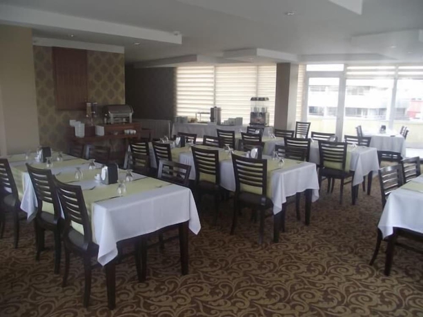 Imagen del bar/restaurante del Savis Otel. Foto 3