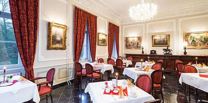 Imagen del bar/restaurante del Schlosshotel R&uuml;hst&auml;dt GARNI. Foto 3