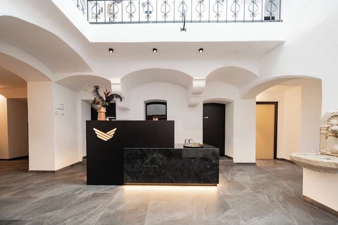 Imagen de los interiores del Schwarzer Adler - Concept Living. Foto 16