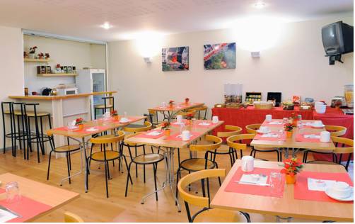 Imagen del bar/restaurante del Séjours and Affaires Pantin Charles De Gaulle. Foto 4