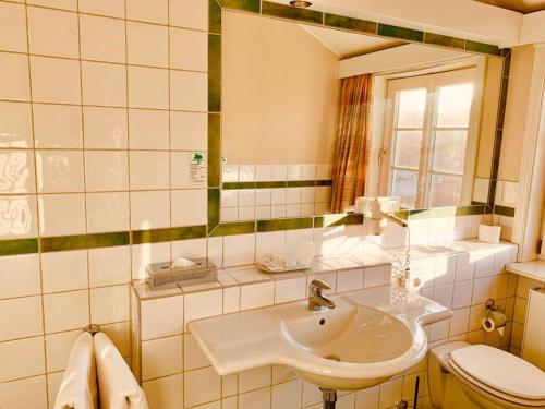 Imagen de la habitación del Seehotel Zarrentin. Foto 17