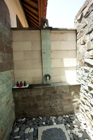 Imagen de los exteriores del Segening Villa. Foto 12