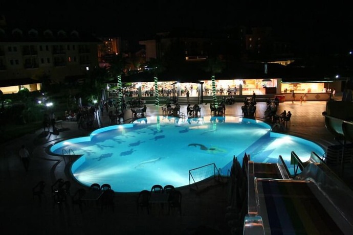 Imagen de la piscina del Seker Resort Hotel. Foto 25