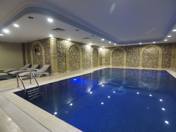 Imagen de la piscina del Seminal Hotel. Foto 15