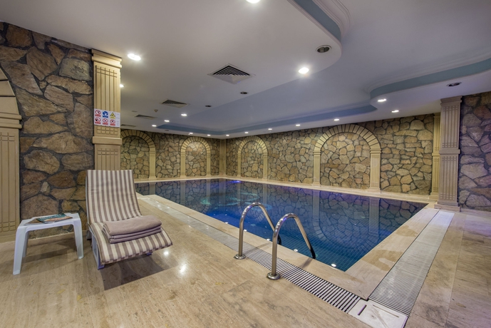 Imagen de la piscina del Seminal Hotel. Foto 16