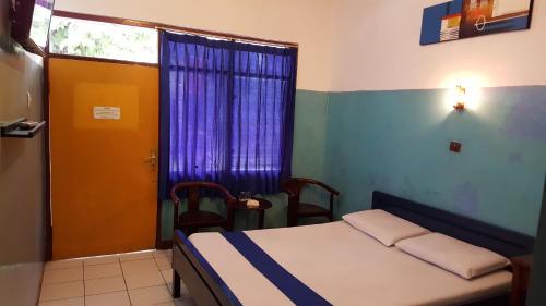 Imagen de la habitación del Sentosa Hotel & Restaurant - tersertifikasi CHSE dari Kementerian Pariwisata dan Ekonomi Kreatif. Foto 17