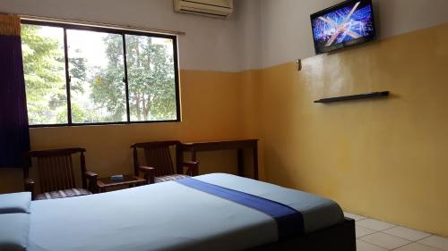 Imagen de la habitación del Sentosa Hotel & Restaurant - tersertifikasi CHSE dari Kementerian Pariwisata dan Ekonomi Kreatif. Foto 19
