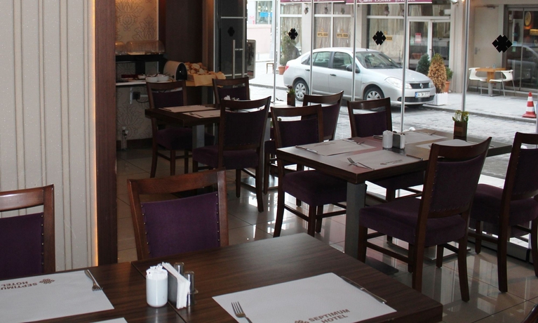 Imagen del bar/restaurante del Septimum Hotel. Foto 3