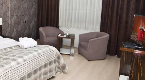 Imagen de la habitación del Sera Hotel. Foto 5