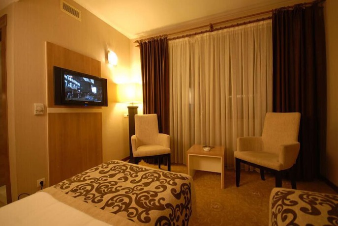 Imagen de la habitación del Serace Hotel. Foto 15