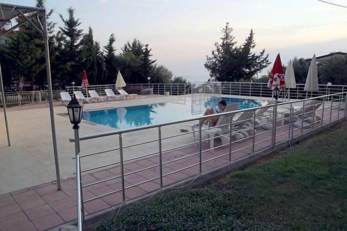 Imagen de la piscina del Sercan Apart Hotel. Foto 16