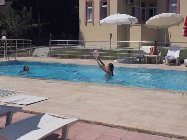 Imagen de la piscina del Sercan Apart Hotel. Foto 19