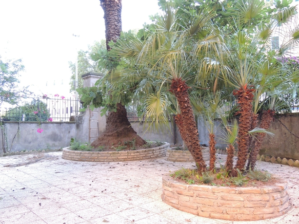 Imagen de los exteriores del Serendipity, Castro Pretorio. Foto 4