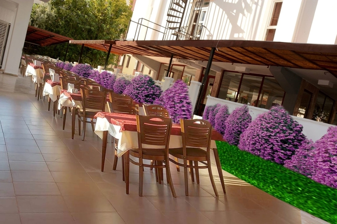 Imagen del bar/restaurante del Serenity Suit Hotel. Foto 5