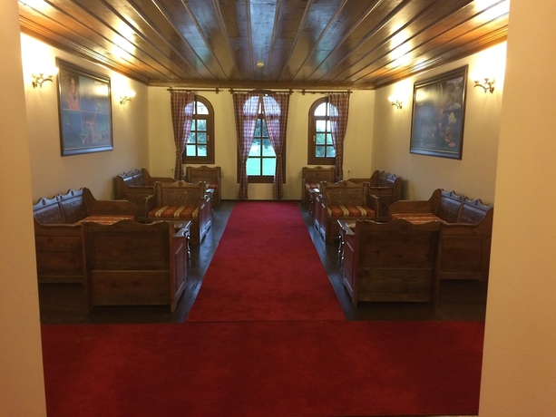 Imagen de los interiores del Serife Baci Ogretmenevi Doga Kultur Koyu. Foto 18