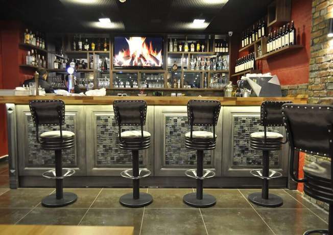 Imagen del bar/restaurante del Shah Inn Hotel. Foto 5