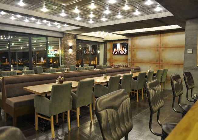 Imagen del bar/restaurante del Shah Inn Hotel. Foto 6