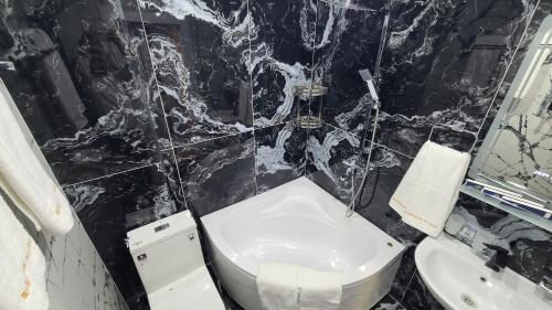 Imagen general del Shedevr Plaza Navoiy. Foto 2