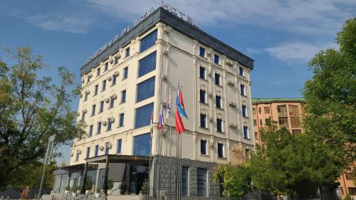 Imagen general del Shedevr Plaza Navoiy. Foto 15