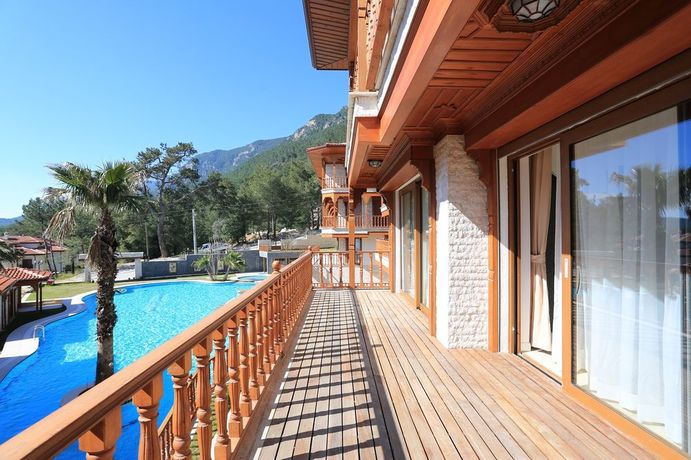 Imagen de la piscina del Shimal Panaroma Hotel. Foto 15