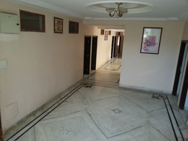 Imagen de los interiores del Shrinath Inn. Foto 19