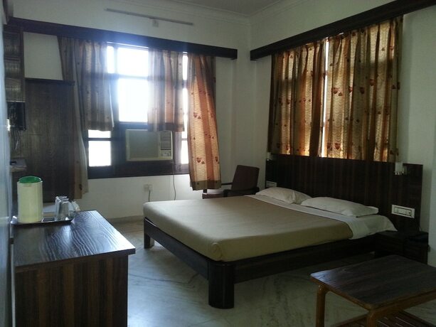 Imagen de los exteriores del Shrinath Inn. Foto 17