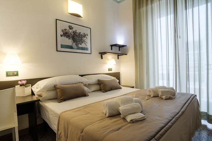 Imagen de la habitación del Si Rimini Hotel. Foto 7