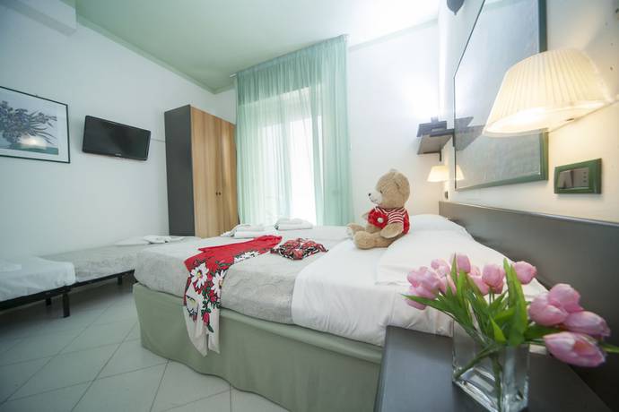 Imagen de la habitación del Si Rimini Hotel. Foto 13
