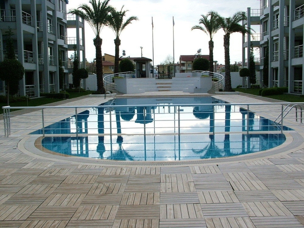 Imagen de la piscina del Side Garden Residence. Foto 12