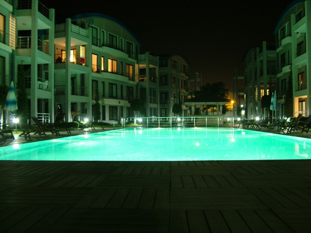 Imagen de la piscina del Side Garden Residence. Foto 13
