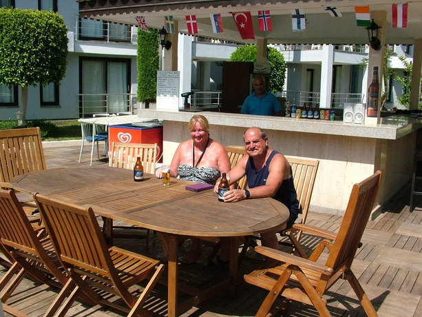 Imagen de la piscina del Side Garden Residence. Foto 14