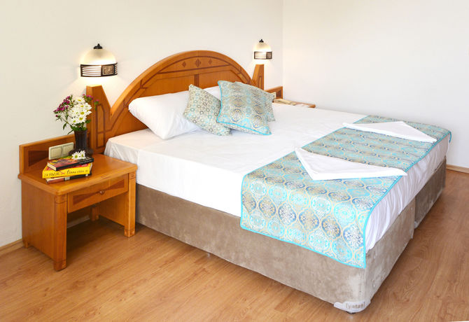 Imagen de los exteriores del Side Kleopatra Beach Hotel. Foto 13