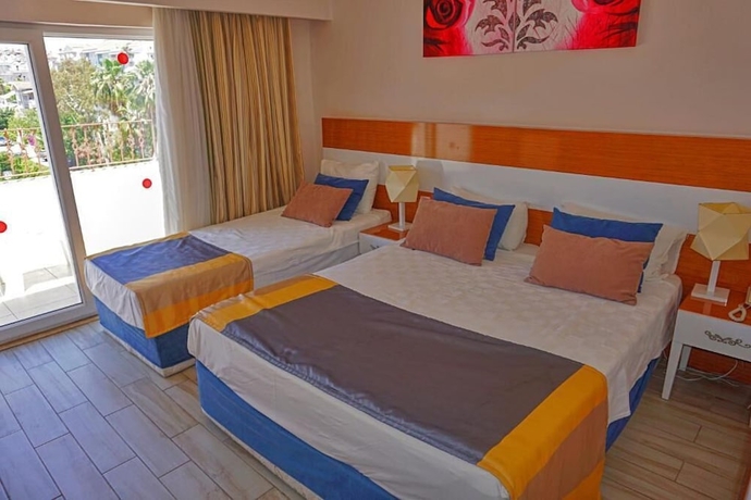 Imagen de la habitación del Side Legend Hotel. Foto 7