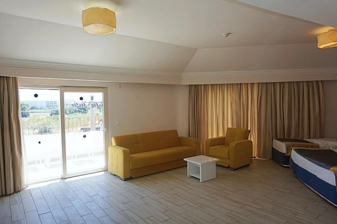 Imagen de la habitación del Side Legend Hotel. Foto 8